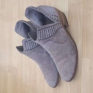 Vince Camuto Grey Suede Pevista Ankle Booties Size 7.5
